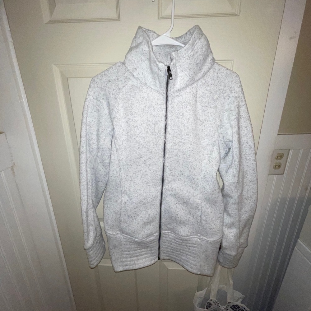 Thread supply sweater